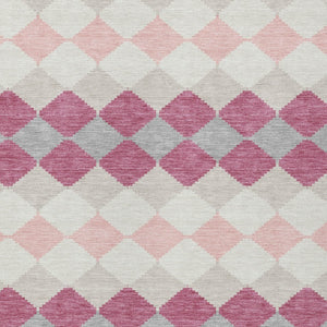 Homeroots 3' Stylish Artichoke Green Ivory Beige Geometric Indoor Outdoor Area Rug - Washable & Durable 5' X 8' Polyester 597921