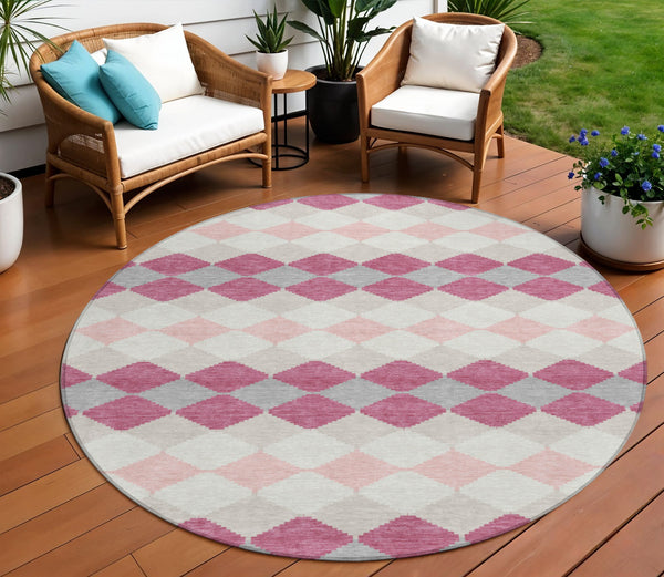 Homeroots 3' Stylish Artichoke Green Ivory Beige Geometric Indoor Outdoor Area Rug - Washable & Durable 8' Round Polyester 597922