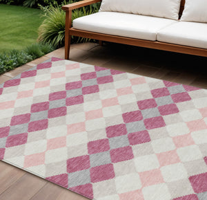 Homeroots 3' Stylish Artichoke Green Ivory Beige Geometric Indoor Outdoor Area Rug - Washable & Durable 8' X 10' Polyester 597923