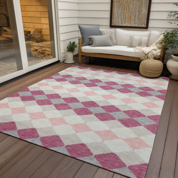 Homeroots 3' Stylish Artichoke Green Ivory Beige Geometric Indoor Outdoor Area Rug - Washable & Durable 8' X 10' Polyester 597923