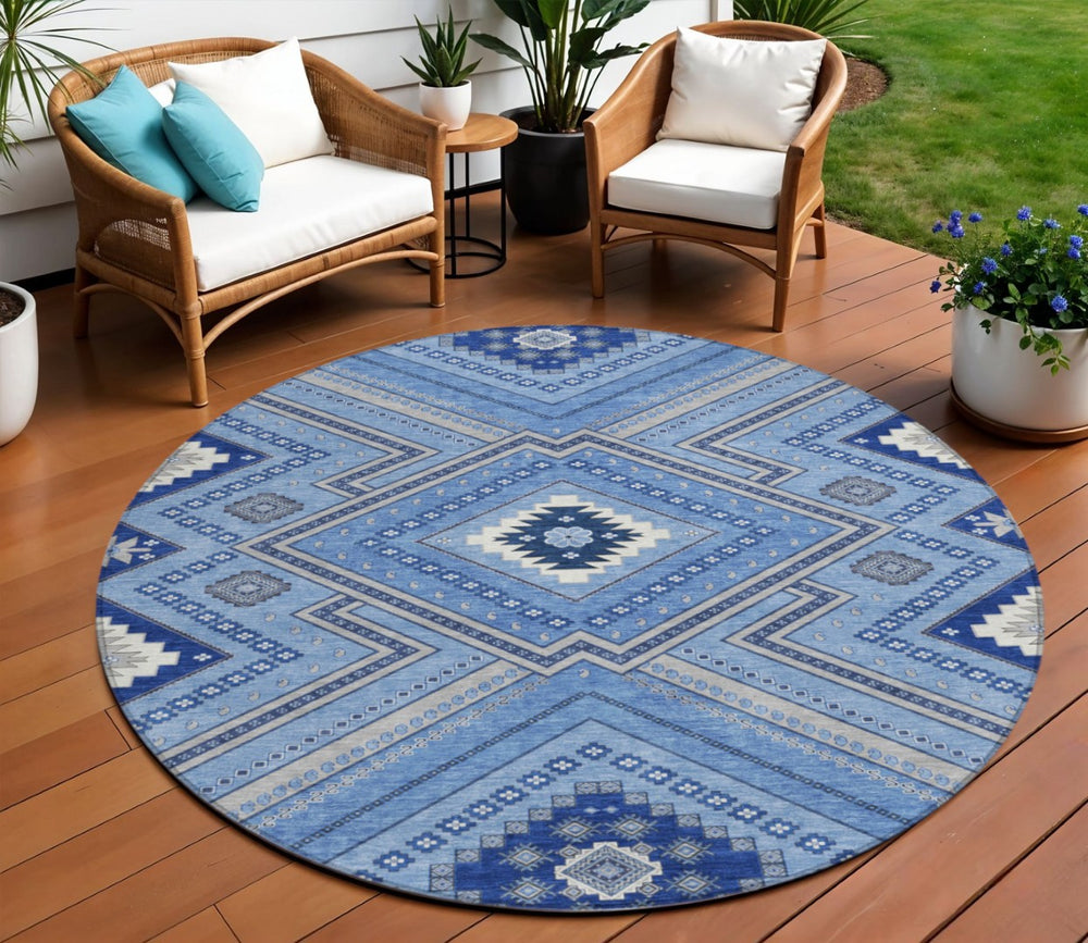 HomeRoots 5' Stylish Blue Gray Ivory Tribal Rug - Washable Indoor Outdoor Area for High-Traffic Spaces 8' Round 598102