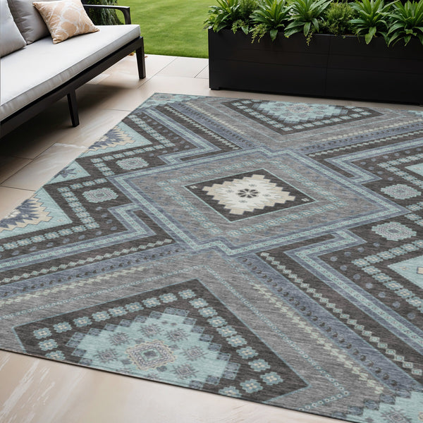 Homeroots 3' Beige Gray Ivory Tribal Washable Area Rug For Indoor Outdoor Use - Durable And Stylish Design 5' X 8' Polyester 598149