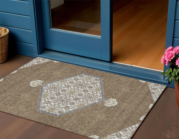 Homeroots 3' Artichoke Green Beige Ivory Oriental Washable Area Rug For Indoor Outdoor Spaces, Durable Design 3' X 5' Polyester 598178