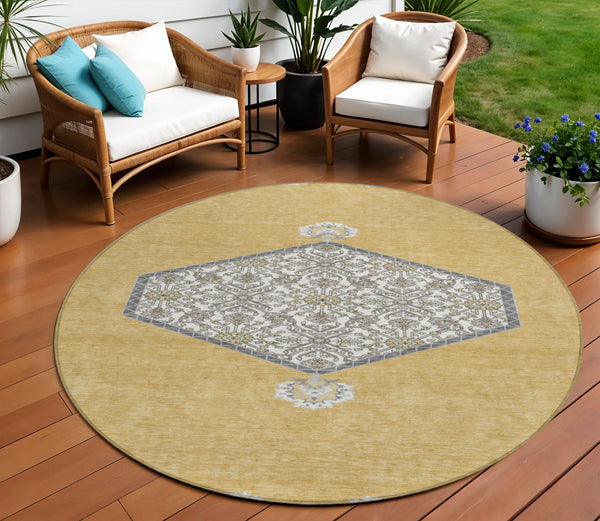 Homeroots 3' Artichoke Green Beige Ivory Oriental Washable Area Rug For Indoor Outdoor Spaces, Durable Design 8' Round Polyester 598198