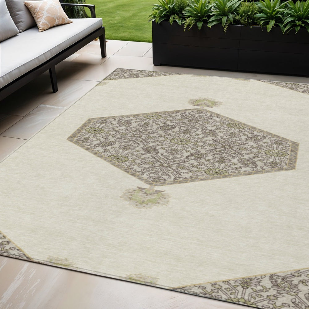 HomeRoots 5' Elegant Ivory and Gray Oriental Area Rug - Washable, Durable for Indoor and Outdoor Use 5' X 8' 598203