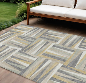 Homeroots 3' Stylish Geometric Beige Gray Ivory Washable Area Rug For Indoor And Outdoor Spaces, Durable Design 9' X 12' Polyester 598236