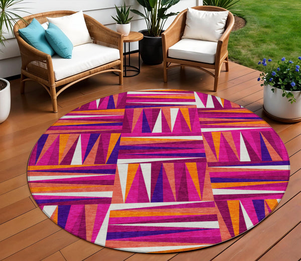 Homeroots 3' Stylish Geometric Beige Gray Ivory Washable Area Rug For Indoor And Outdoor Spaces, Durable Design 8' Round Polyester 598258