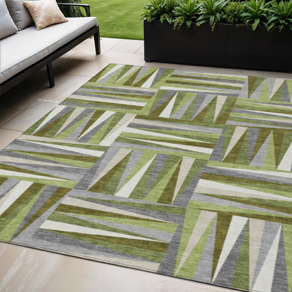 HomeRoots 5' Stylish Geometric Area Rug in Green, Gray & Ivory - Durable, Washable for Indoor & Outdoor Use 5' X 8' 598263