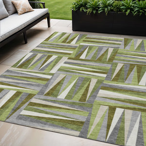 Homeroots 3' Stylish Geometric Beige Gray Ivory Washable Area Rug For Indoor And Outdoor Spaces, Durable Design 5' X 8' Polyester 598263