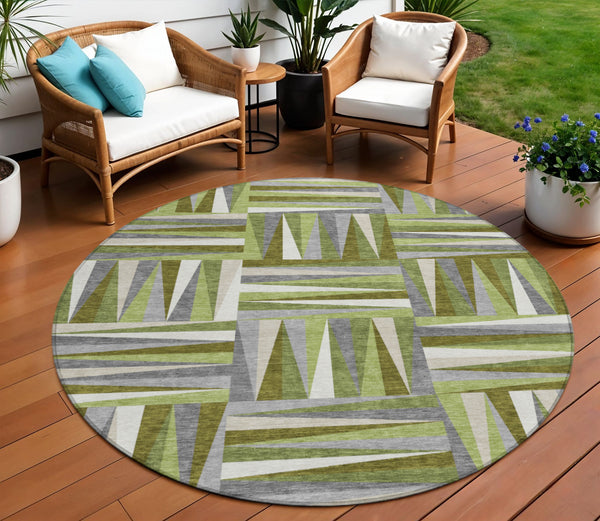 Homeroots 3' Stylish Geometric Beige Gray Ivory Washable Area Rug For Indoor And Outdoor Spaces, Durable Design 8' Round Polyester 598264