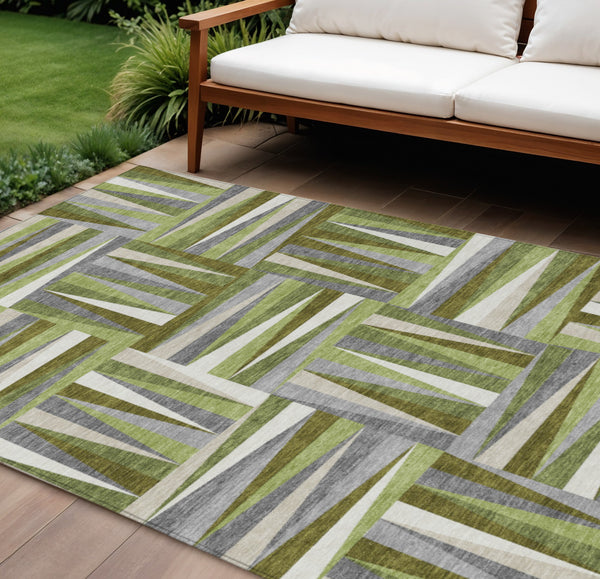Homeroots 3' Stylish Geometric Beige Gray Ivory Washable Area Rug For Indoor And Outdoor Spaces, Durable Design 10' X 14' Polyester 598267