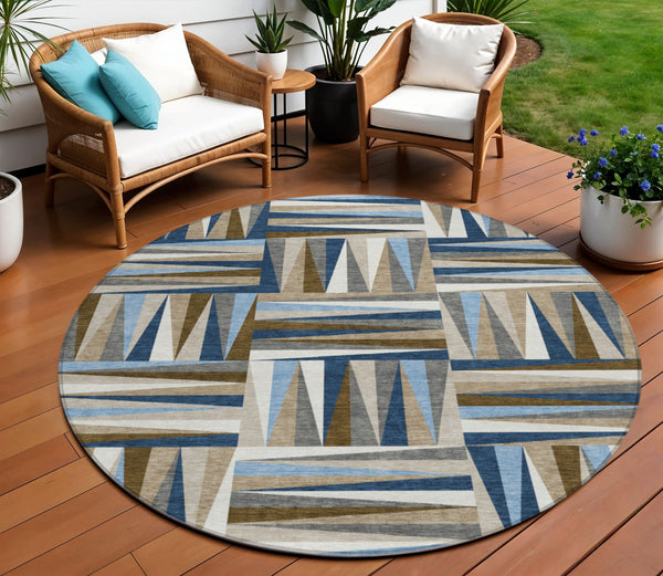 Homeroots 3' Stylish Geometric Beige Gray Ivory Washable Area Rug For Indoor And Outdoor Spaces, Durable Design 8' Round Polyester 598282