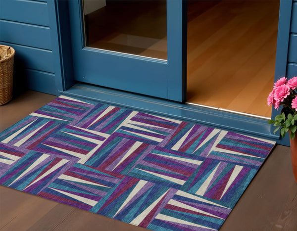 Homeroots 3' Stylish Geometric Beige Gray Ivory Washable Area Rug For Indoor And Outdoor Spaces, Durable Design 3' X 5' Polyester 598292