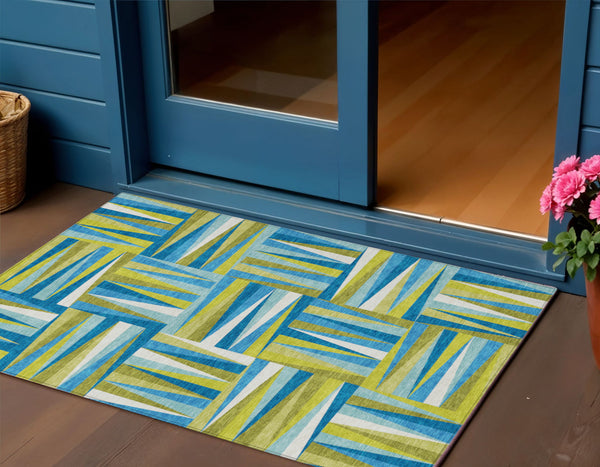 Homeroots 3' Stylish Geometric Beige Gray Ivory Washable Area Rug For Indoor And Outdoor Spaces, Durable Design 3' X 5' Polyester 598304