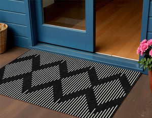 Homeroots 3' Beige And Ivory Geometric Washable Area Rug - Perfect For Indoor And Outdoor Spaces, Durable Design 3' X 5' Polyester 598532