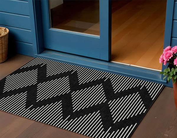 Homeroots 3' Beige And Ivory Geometric Washable Area Rug - Perfect For Indoor And Outdoor Spaces, Durable Design 3' X 5' Polyester 598532