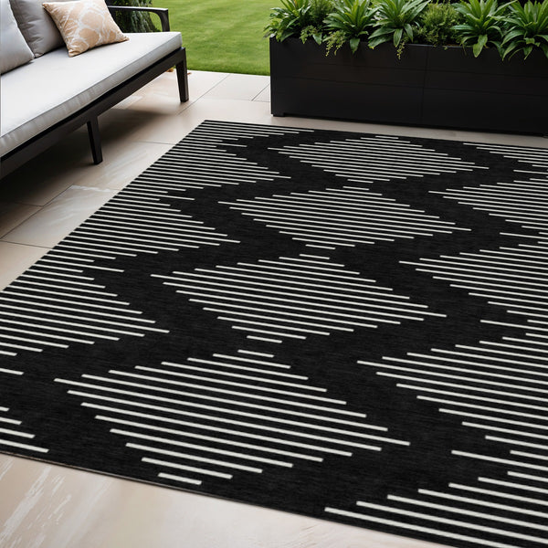 Homeroots 3' Beige And Ivory Geometric Washable Area Rug - Perfect For Indoor And Outdoor Spaces, Durable Design 5' X 8' Polyester 598533