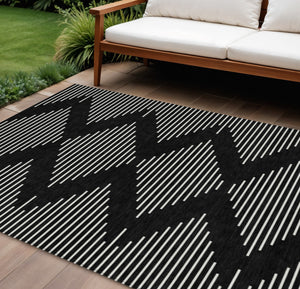 Homeroots 3' Beige And Ivory Geometric Washable Area Rug - Perfect For Indoor And Outdoor Spaces, Durable Design 8' X 10' Polyester 598535