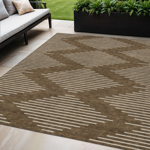Homeroots 3' Beige And Ivory Geometric Washable Area Rug - Perfect For Indoor And Outdoor Spaces, Durable Design 5' X 8' Polyester 598539
