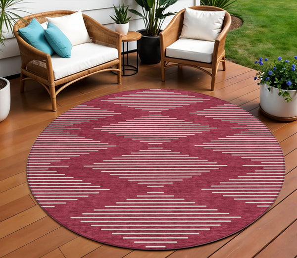 Homeroots 3' Beige And Ivory Geometric Washable Area Rug - Perfect For Indoor And Outdoor Spaces, Durable Design 8' Round Polyester 598558