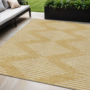 Homeroots 3' Beige And Ivory Geometric Washable Area Rug - Perfect For Indoor And Outdoor Spaces, Durable Design 5' X 8' Polyester 598569