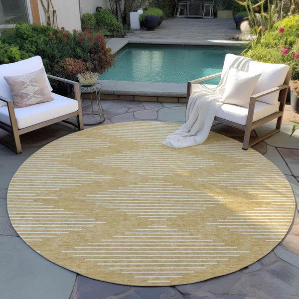 Homeroots 3' Beige And Ivory Geometric Washable Area Rug - Perfect For Indoor And Outdoor Spaces, Durable Design 8' Round Polyester 598570