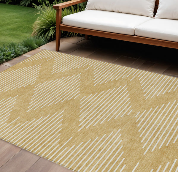 Homeroots 3' Beige And Ivory Geometric Washable Area Rug - Perfect For Indoor And Outdoor Spaces, Durable Design 8' X 10' Polyester 598571
