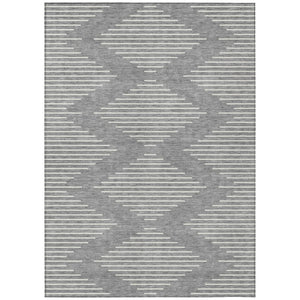 HomeRoots 5' Stylish Gray and Ivory Geometric Area Rug - Washable Indoor/Outdoor Accent for Any Space 5' X 8' 598575