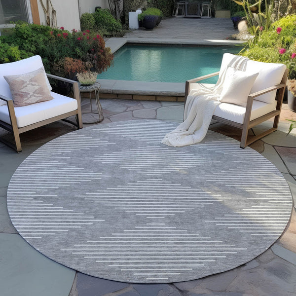 Homeroots 3' Beige And Ivory Geometric Washable Area Rug - Perfect For Indoor And Outdoor Spaces, Durable Design 8' Round Polyester 598576