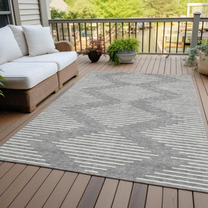 Homeroots 3' Beige And Ivory Geometric Washable Area Rug - Perfect For Indoor And Outdoor Spaces, Durable Design 10' X 14' Polyester 598579