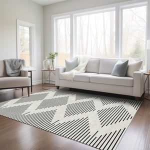 Homeroots 3' Beige And Ivory Geometric Washable Area Rug - Perfect For Indoor And Outdoor Spaces, Durable Design 5' X 8' Polyester 598581