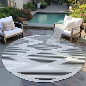 Homeroots 3' Beige And Ivory Geometric Washable Area Rug - Perfect For Indoor And Outdoor Spaces, Durable Design 8' Round Polyester 598582