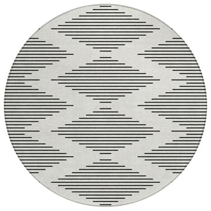 HomeRoots 5' Ivory and Black Geometric Area Rug - Washable, Stylish Indoor/Outdoor Design for Modern Spaces 8' Round 598582
