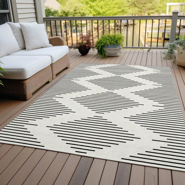 Homeroots 3' Beige And Ivory Geometric Washable Area Rug - Perfect For Indoor And Outdoor Spaces, Durable Design 8' X 10' Polyester 598583