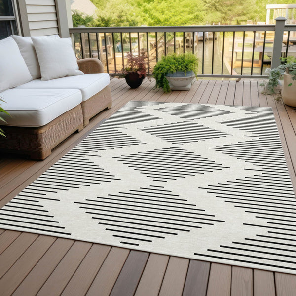 Homeroots 3' Beige And Ivory Geometric Washable Area Rug - Perfect For Indoor And Outdoor Spaces, Durable Design 10' X 14' Polyester 598585
