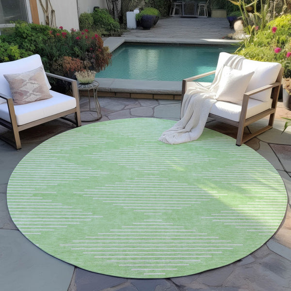 Homeroots 3' Beige And Ivory Geometric Washable Area Rug - Perfect For Indoor And Outdoor Spaces, Durable Design 8' Round Polyester 598594