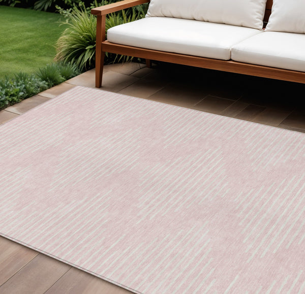 Homeroots 3' Beige And Ivory Geometric Washable Area Rug - Perfect For Indoor And Outdoor Spaces, Durable Design 8' X 10' Polyester 598607