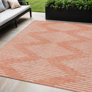 Homeroots 3' Beige And Ivory Geometric Washable Area Rug - Perfect For Indoor And Outdoor Spaces, Durable Design 5' X 8' Polyester 598617