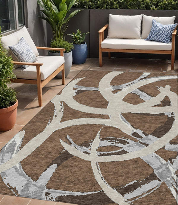 Homeroots 3' Beige Ivory And Gray Abstract Washable Area Rug For Indoor And Outdoor Spaces, Durable Design 5' X 8' Polyester 599113