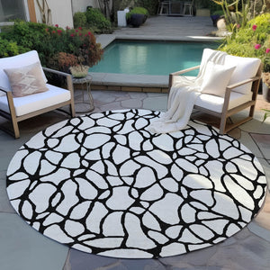 Homeroots 3' Beige And Blue Geometric Indoor Outdoor Area Rug – Durable, Washable, Stylish For Any Space 8' Round Polyester 599204