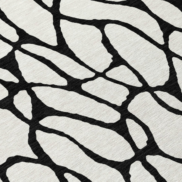 Homeroots 3' Beige And Blue Geometric Indoor Outdoor Area Rug – Durable, Washable, Stylish For Any Space 8' Round Polyester 599204