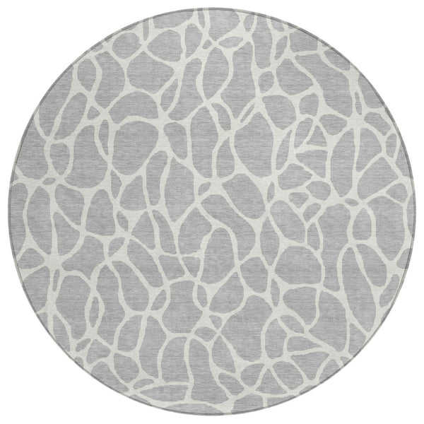 HomeRoots 5' Silver and Ivory Geometric Area Rug - Stylish, Washable Design for Indoor and Outdoor Spaces 8' Round 599312