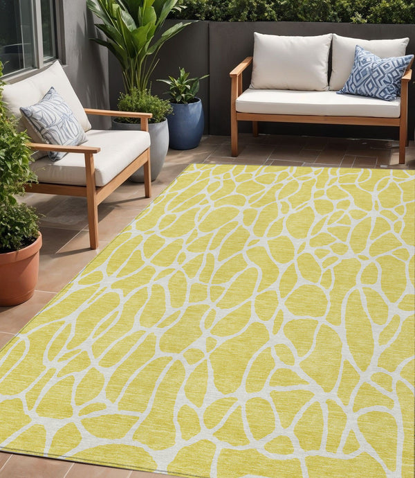 Homeroots 3' Aqua And Ivory Geometric Washable Area Rug - Perfect For Indoor And Outdoor Spaces, Durable Design 5' X 8' Polyester 599323