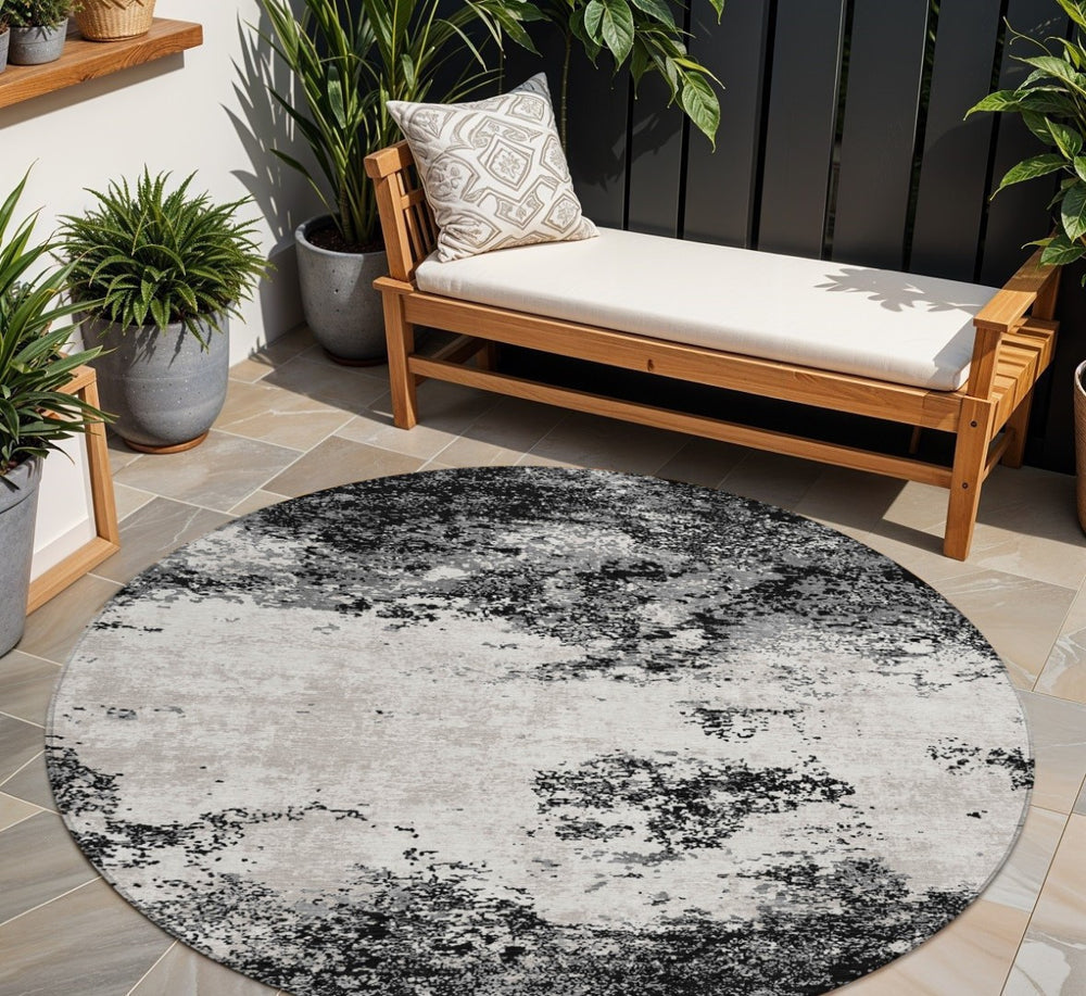 HomeRoots 5' Modern Abstract Washable Area Rug in Black, Gray & Ivory - Durable for Indoor & Outdoor Use 8' Round 599462