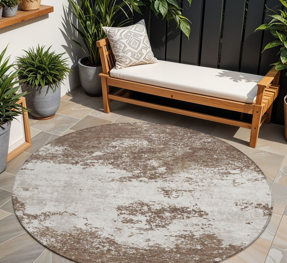 HomeRoots 5' Versatile Brown and Beige Abstract Indoor-Outdoor Area Rug for Easy Care and Modern Style 8' Round 599468