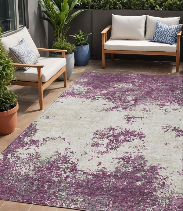 Homeroots 3' Black Gray And Ivory Abstract Washable Area Rug For Indoor And Outdoor Use - Durable Design 5' X 8' Polyester 599479