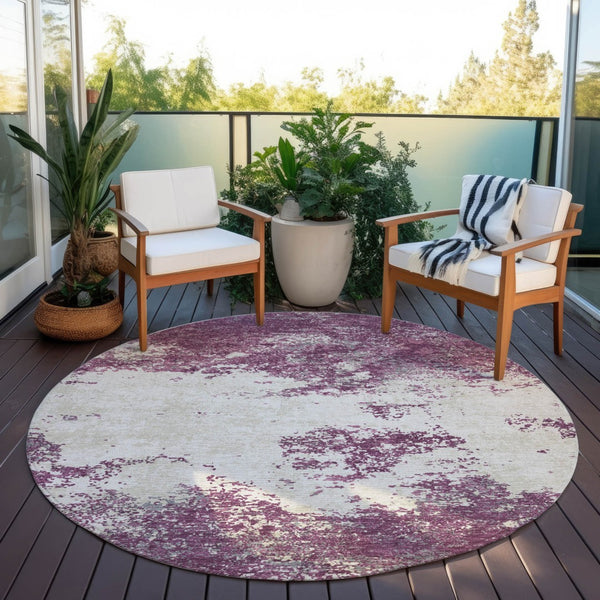 Homeroots 3' Black Gray And Ivory Abstract Washable Area Rug For Indoor And Outdoor Use - Durable Design 8' Round Polyester 599480