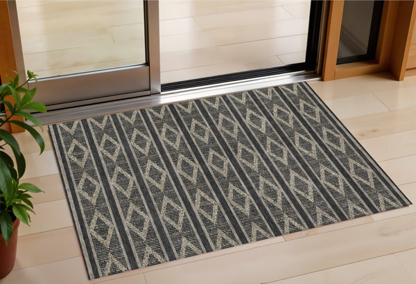 Homeroots 3' Black And Beige Geometric Indoor Outdoor Area Rug - Stylish, Durable, Washable For Any Space 3' X 5' Polyester 599604