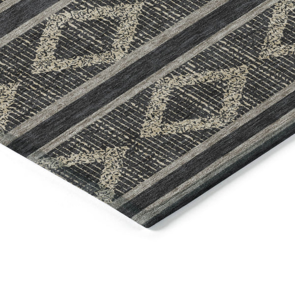 Homeroots 3' Black And Beige Geometric Indoor Outdoor Area Rug - Stylish, Durable, Washable For Any Space 3' X 5' Polyester 599604