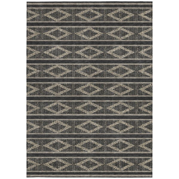 Homeroots 3' Black And Beige Geometric Indoor Outdoor Area Rug - Stylish, Durable, Washable For Any Space 3' X 5' Polyester 599604